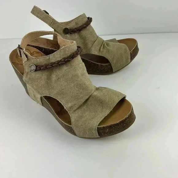 BLOWFISH NWOT SIZE 10 TAN DENIM FABRIC WITH BROWN LEATHER TRIM WEDGE - Picture 2 of 9